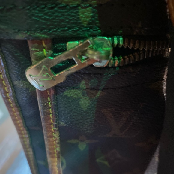 Selling a used authentic Louis Vuitton Luggage Garment Bag. - Picture 10 of 14